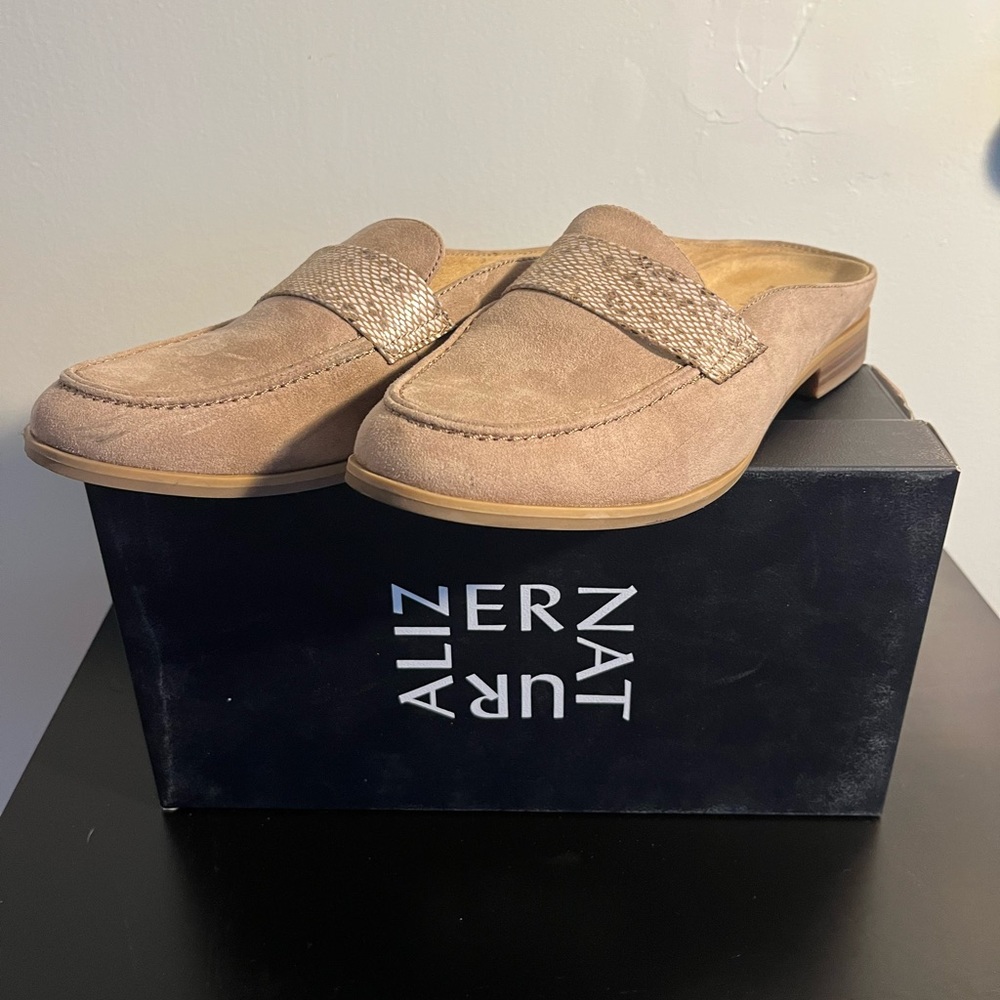 Naturalizer Beige Womens Loafers